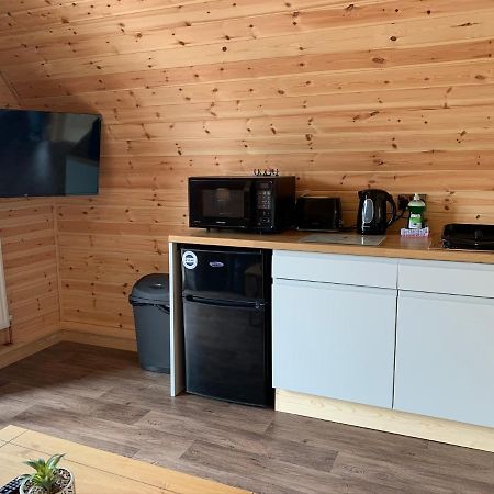 הוילה Kelty Pond View Pod 3 With Private Hot Tub -Fife - Loch Leven - Lomond Hills מראה חיצוני תמונה
